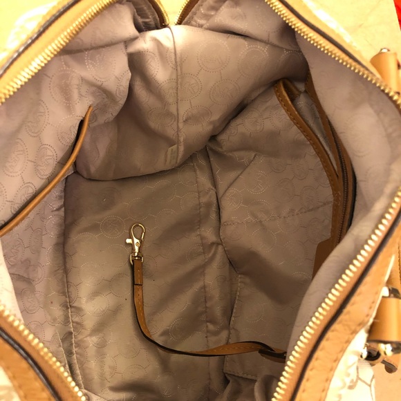 Michael Kors authentic hand bag - Picture 2 of 4